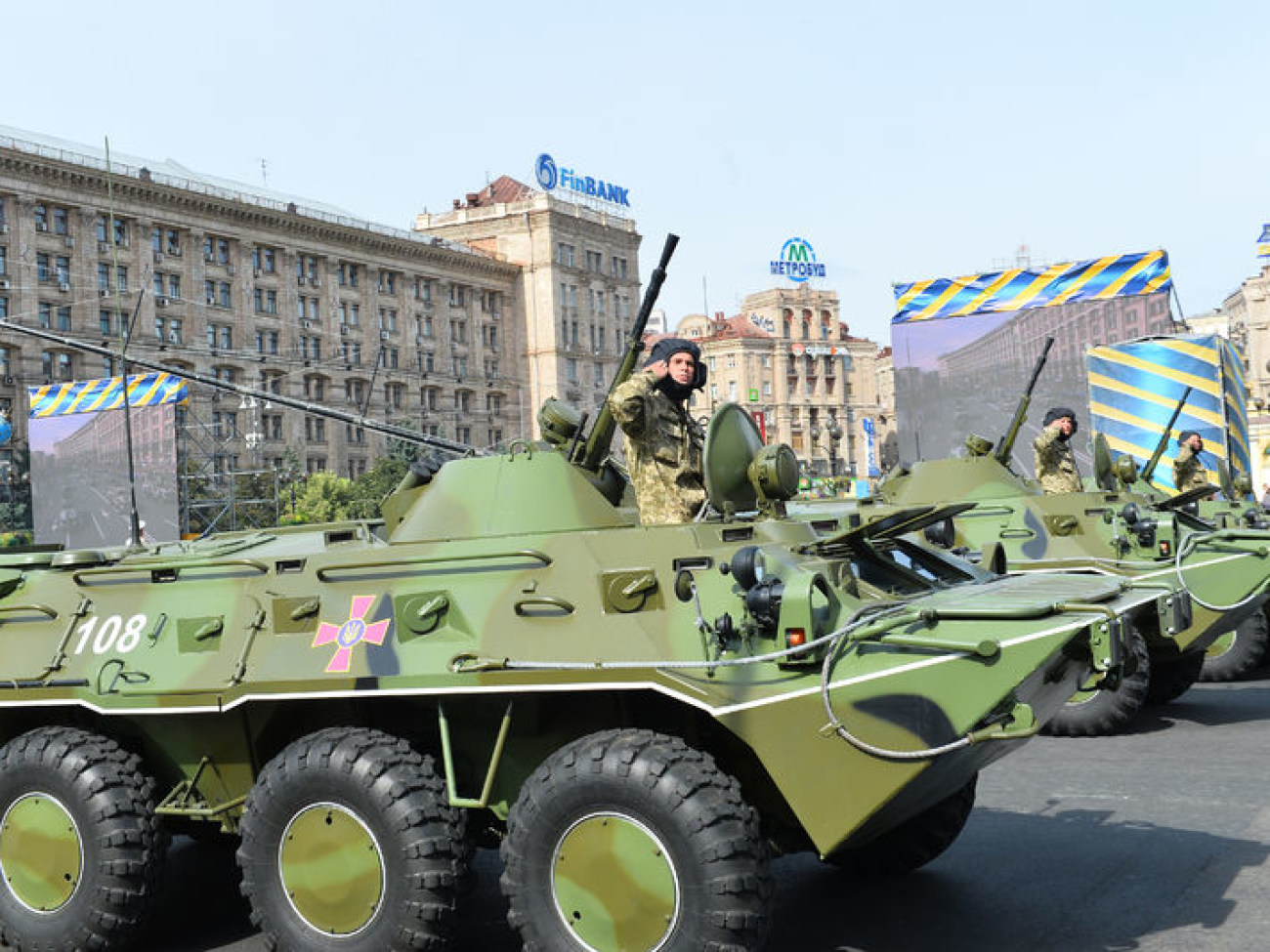 В Киеве прошел парад войск