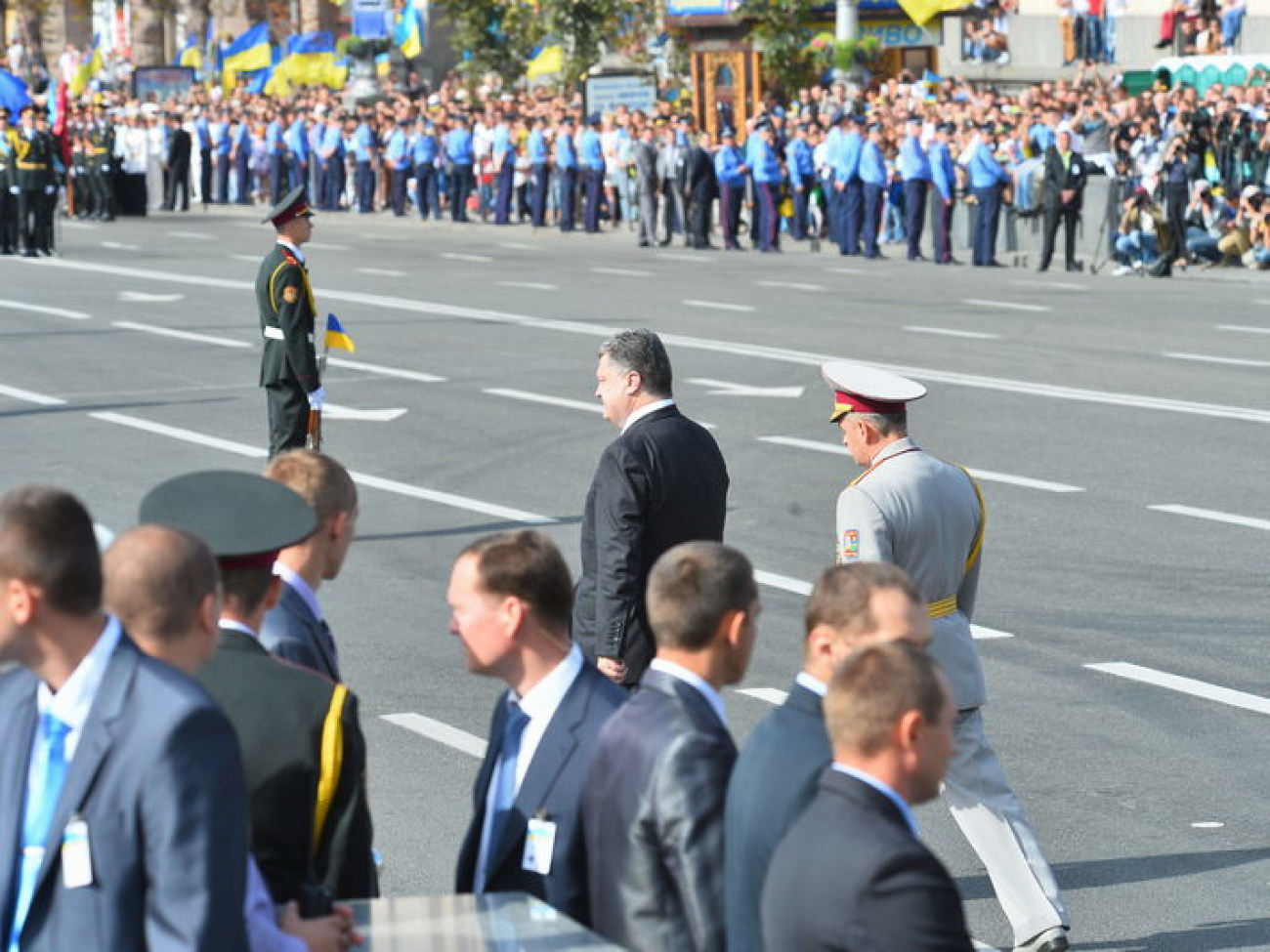 В Киеве прошел парад войск