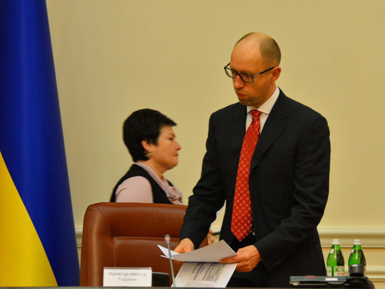 Яценюк признал, что Украина выживает исключительно за счет реверса, но хочет газ по 268 долларов