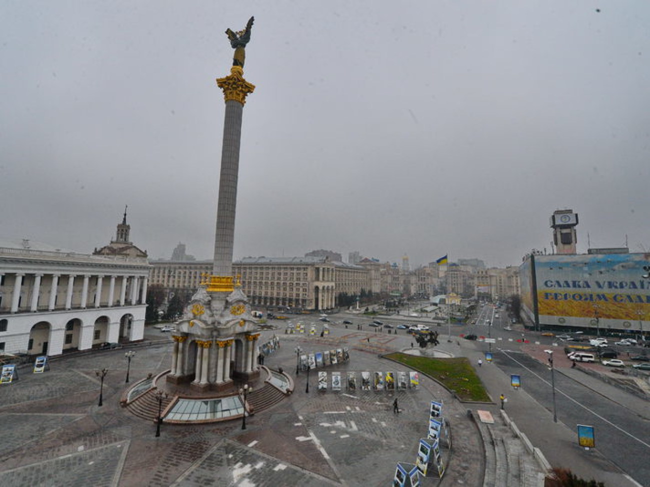 День до годовщины: на Майдане праздника пока не видно