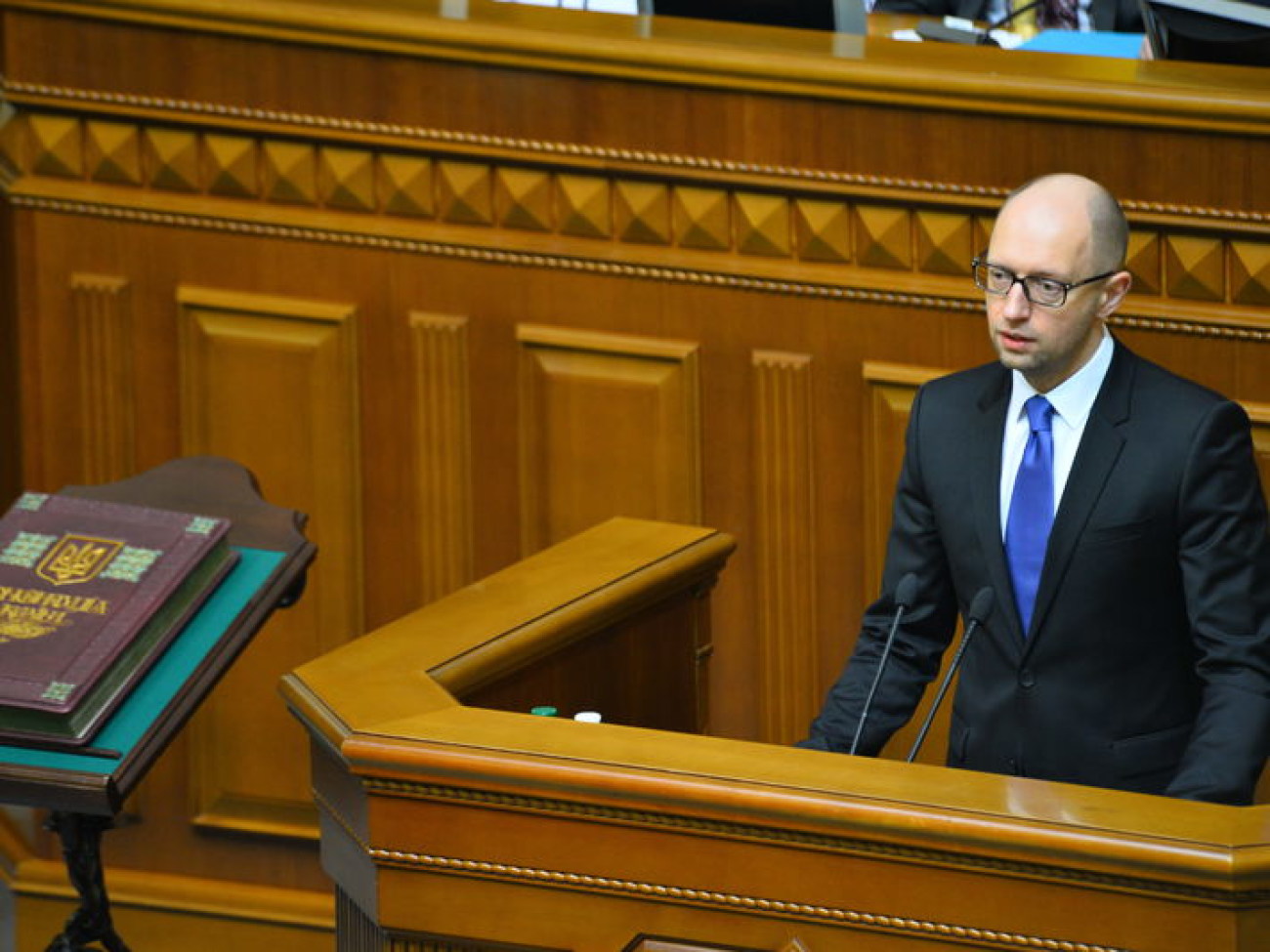 Нарушение Конституции, новый спикер и премьер: депутаты VIII созыва приняли присягу