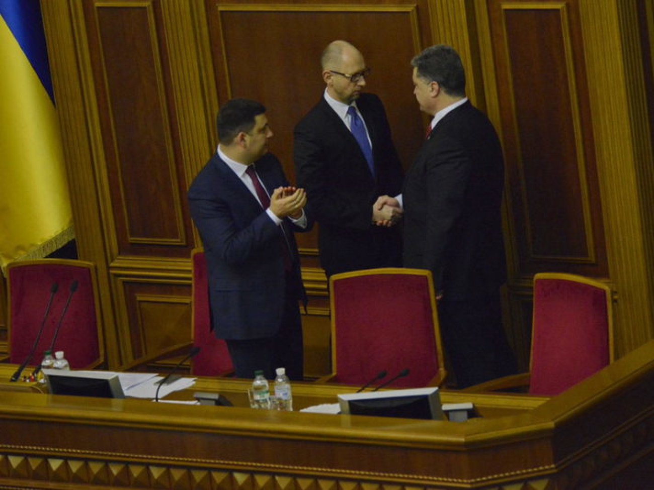Нарушение Конституции, новый спикер и премьер: депутаты VIII созыва приняли присягу