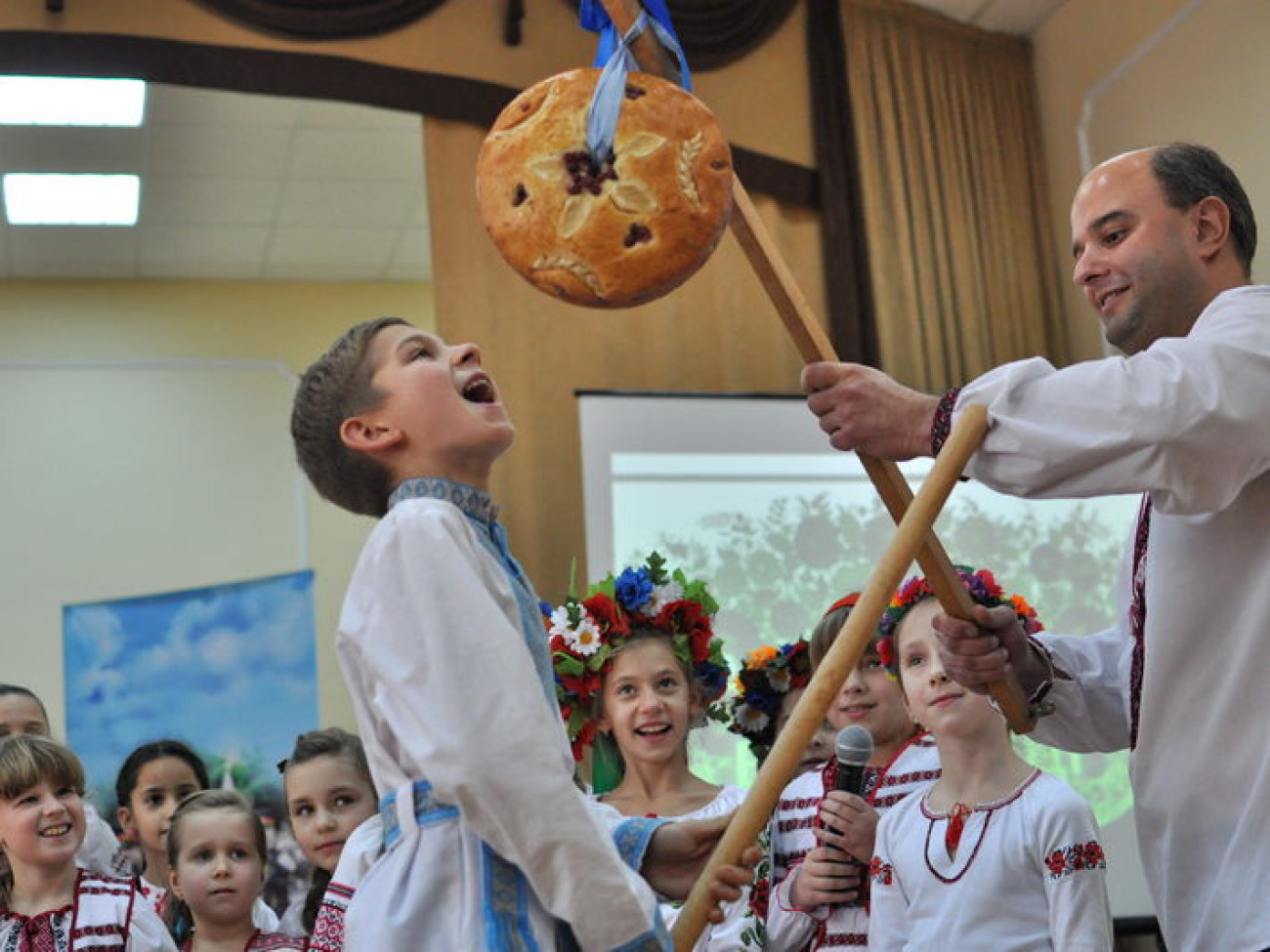 Как киевские кадеты и барышни Андреевские вечерницы провели