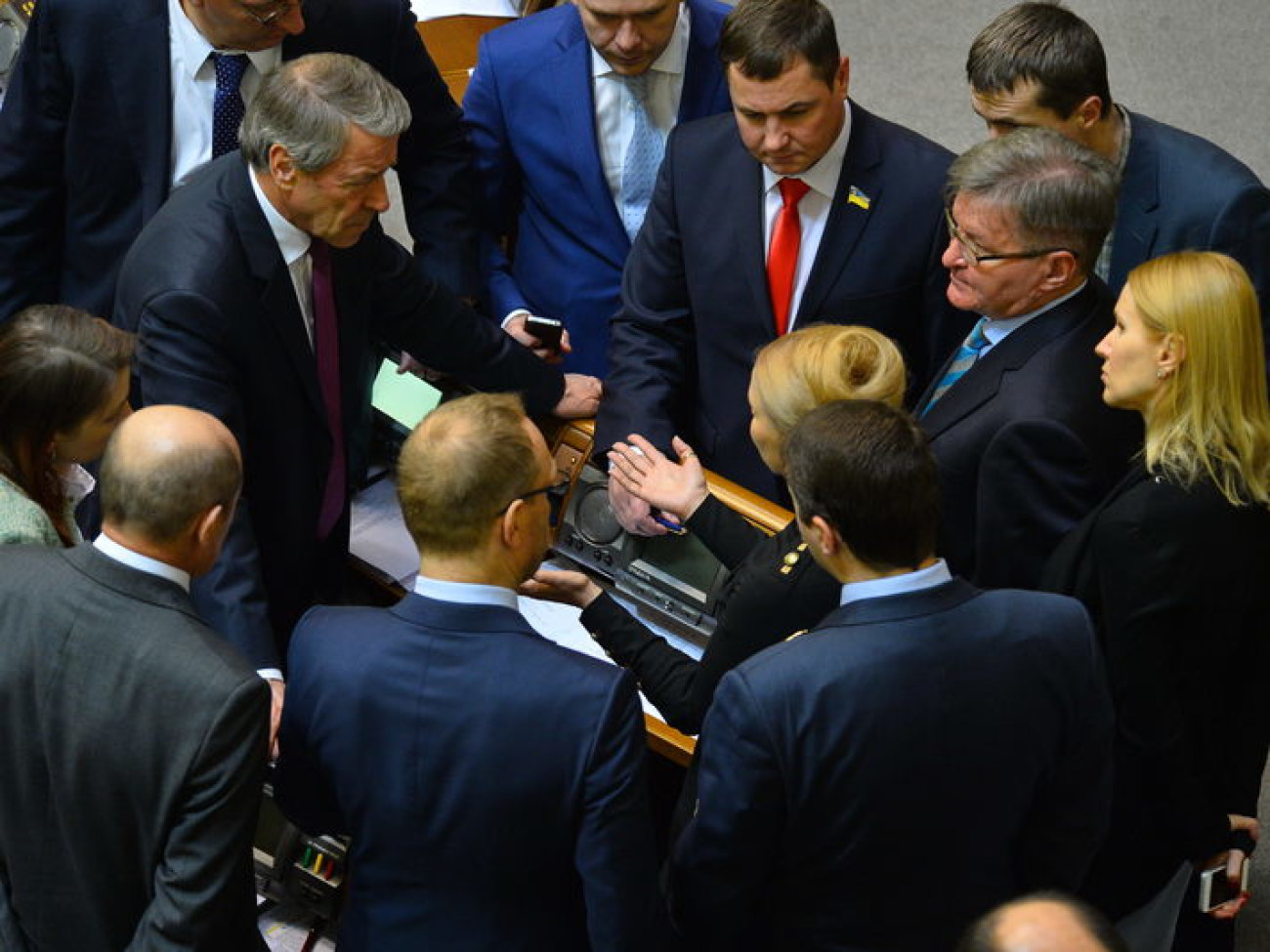 Депутаты &#171;открыли двери&#187; для НАТО и заслушали Бюджет