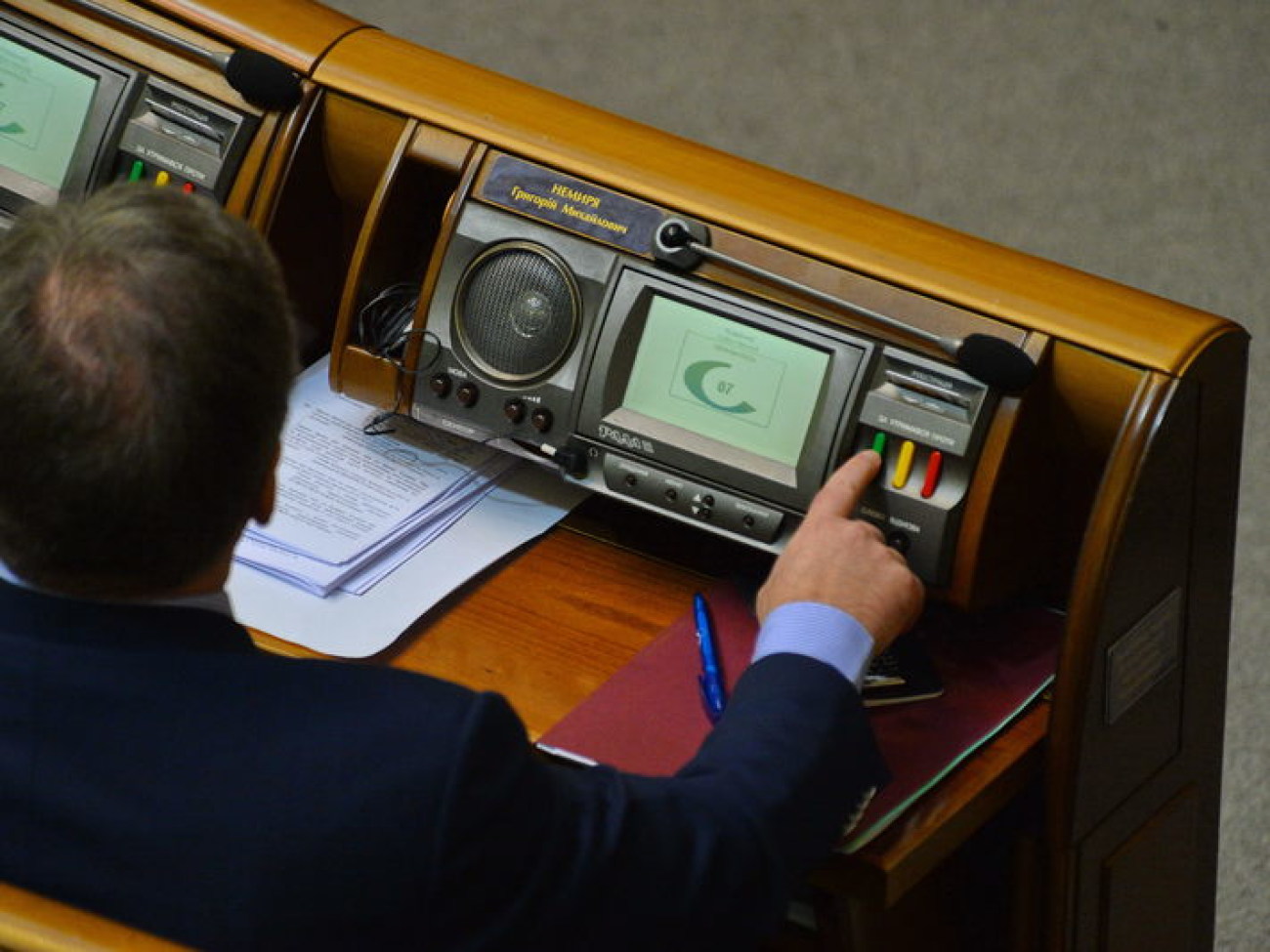 Парламентские бои: Егор Соболев против Вадима Ивченко