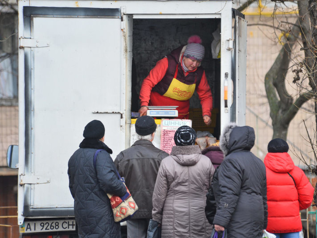 На киевских рынках продавцы массово закрывают торговые точки, стихийная торговля &#171;расцветает&#187;