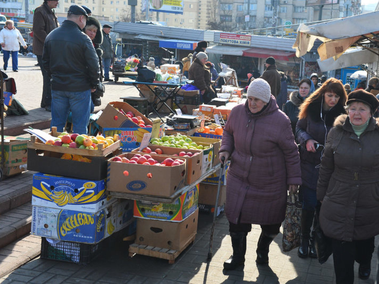 На киевских рынках продавцы массово закрывают торговые точки, стихийная торговля &#171;расцветает&#187;