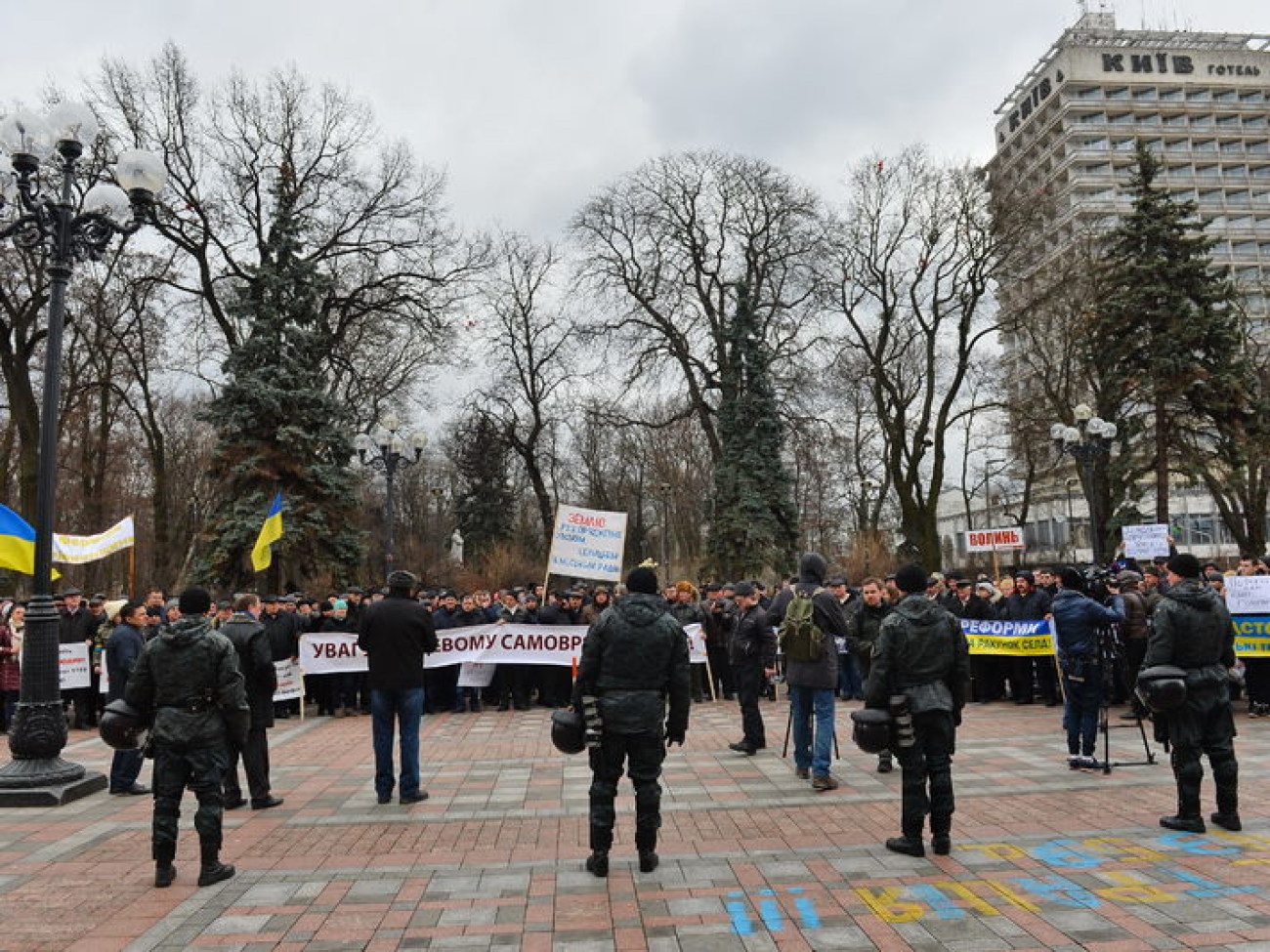 Активисты под парламентом требуют принять законы по развитию села