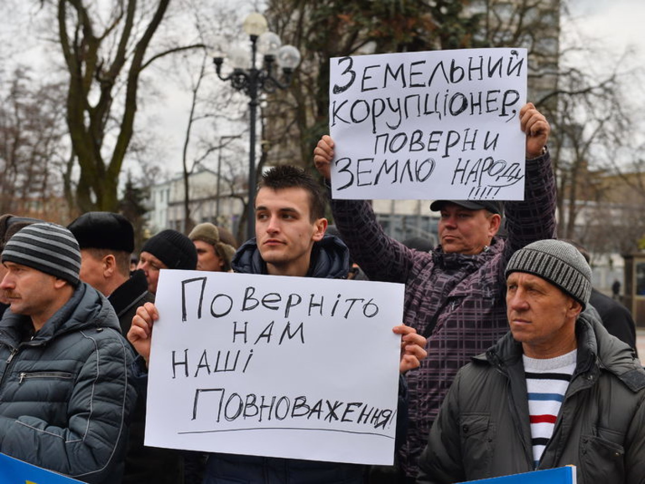 Активисты под парламентом требуют принять законы по развитию села