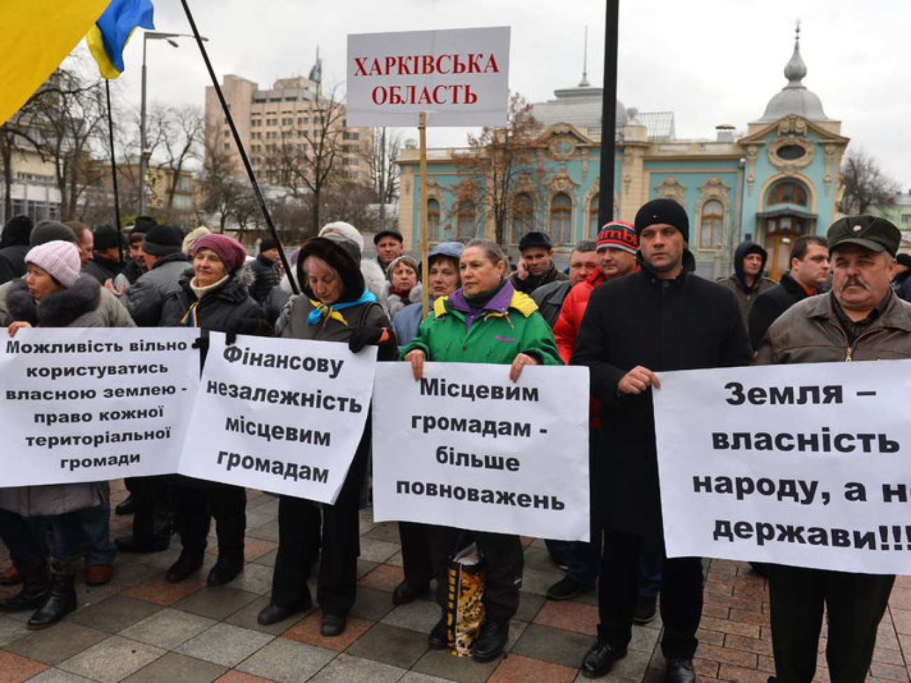 Активисты под парламентом требуют принять законы по развитию села