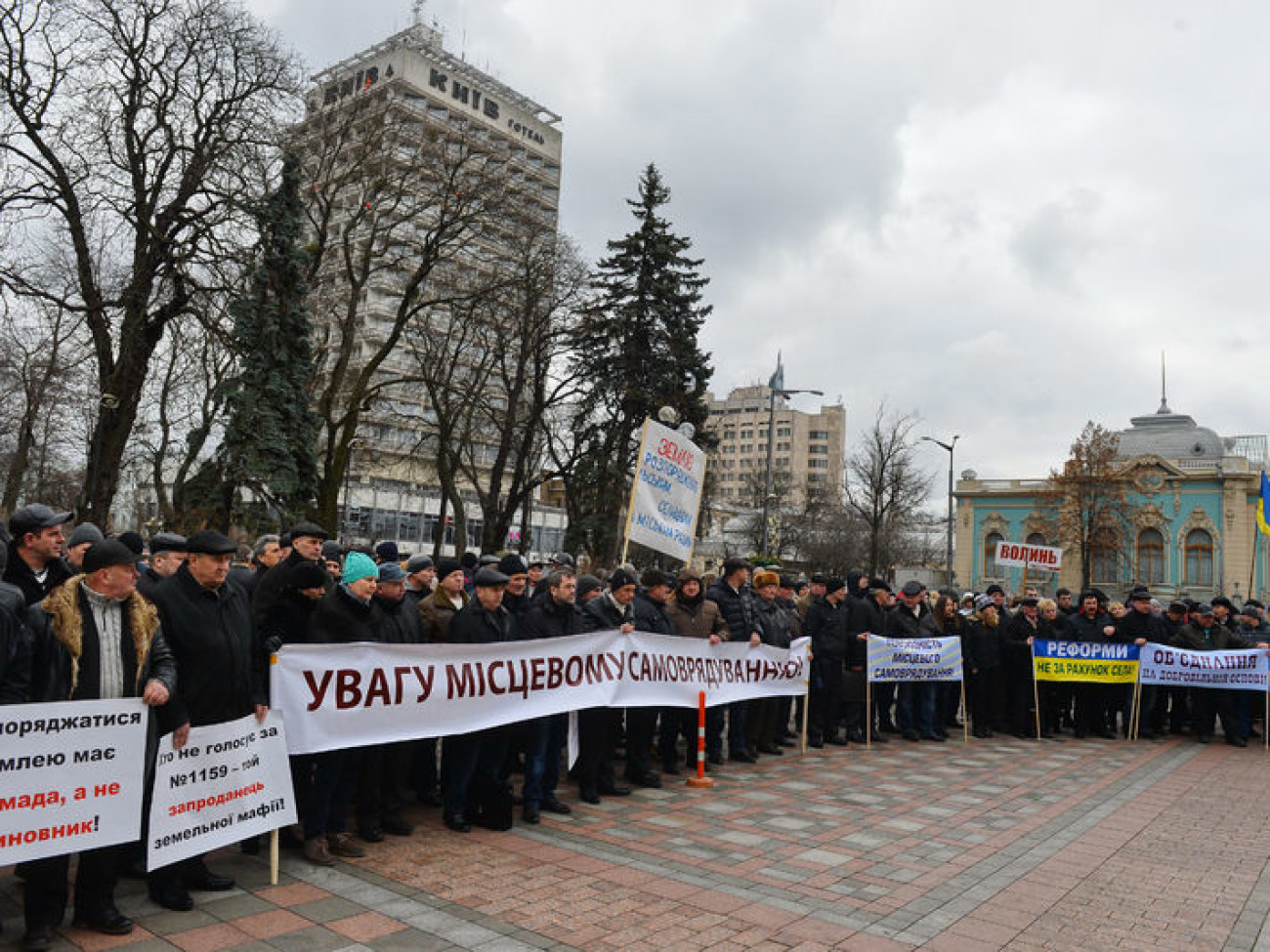 Активисты под парламентом требуют принять законы по развитию села