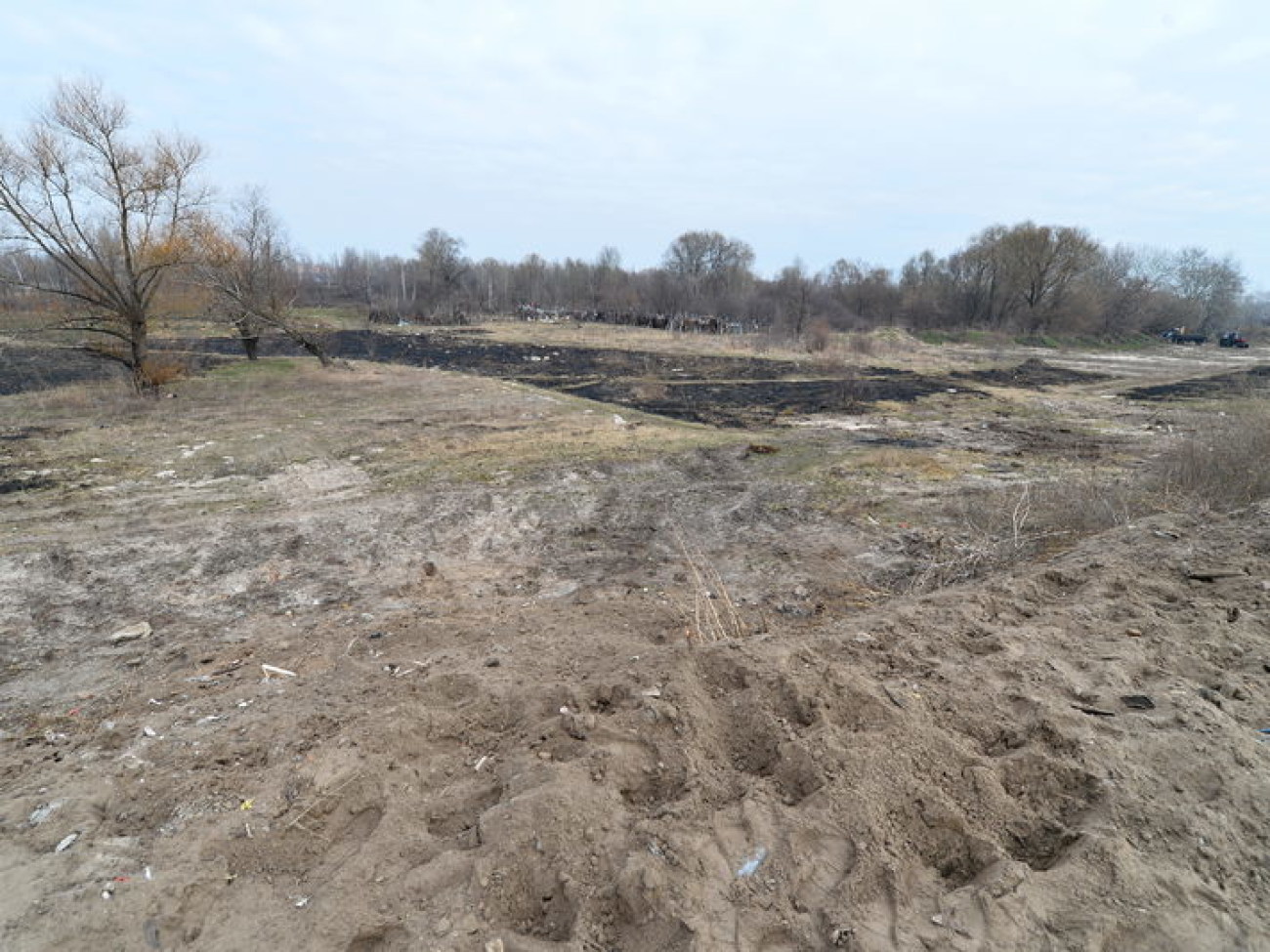 Мусор и пожары: &#171;Верблюжий&#187; залив в Киеве превратился в свалку