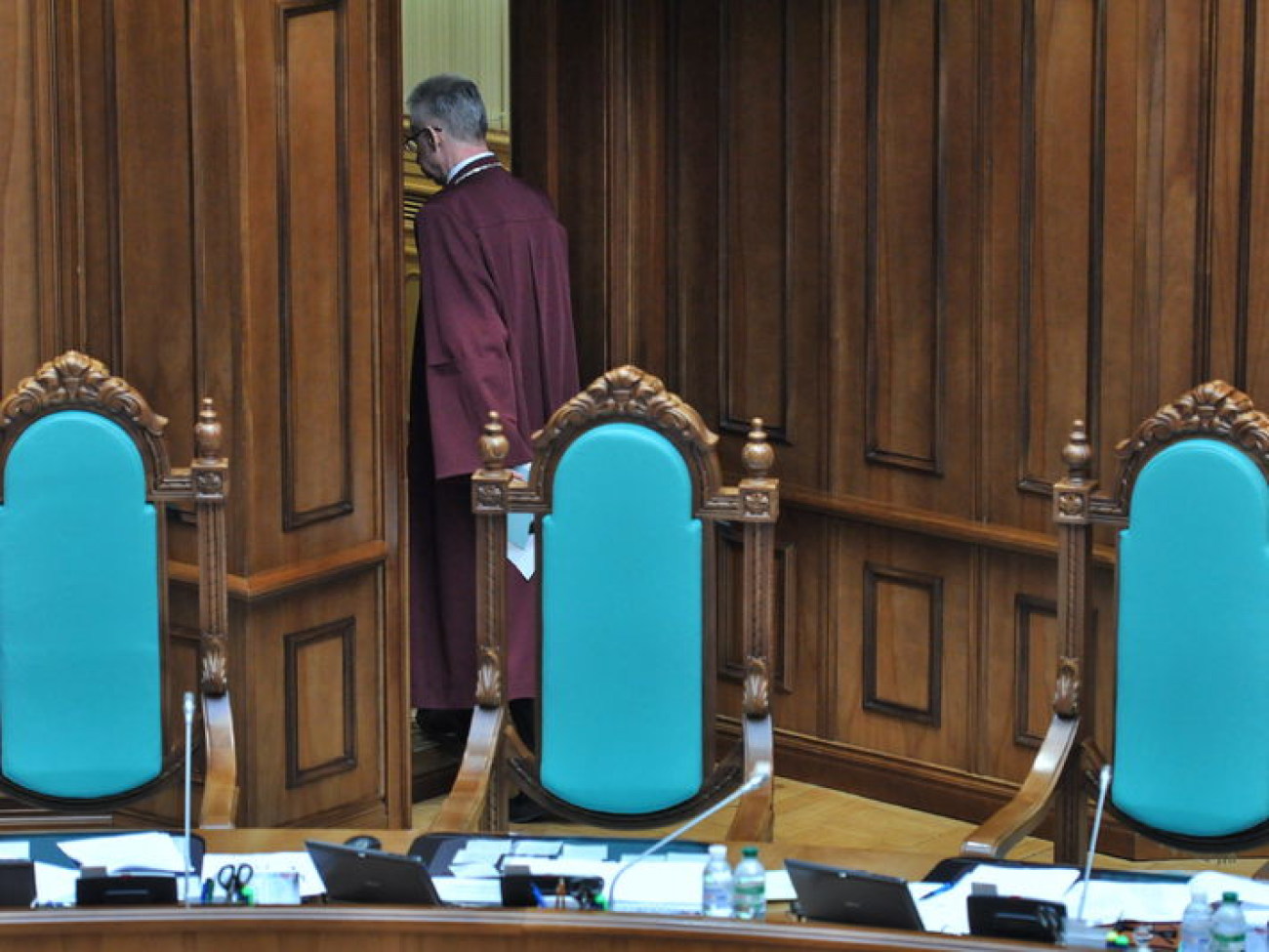 КСУ начал слушание по поводу неприкосновенности депутатов и судей
