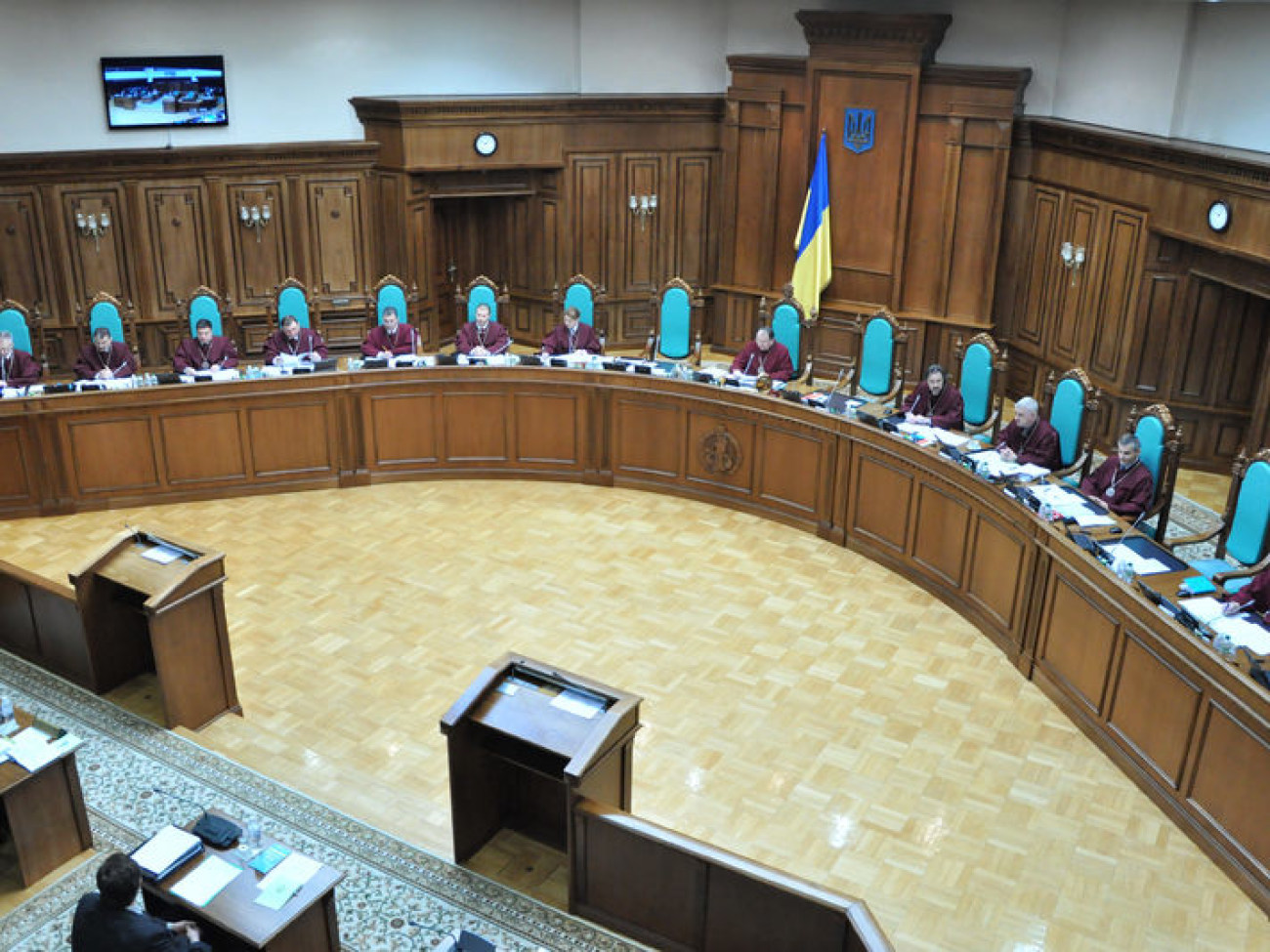 КСУ начал слушание по поводу неприкосновенности депутатов и судей