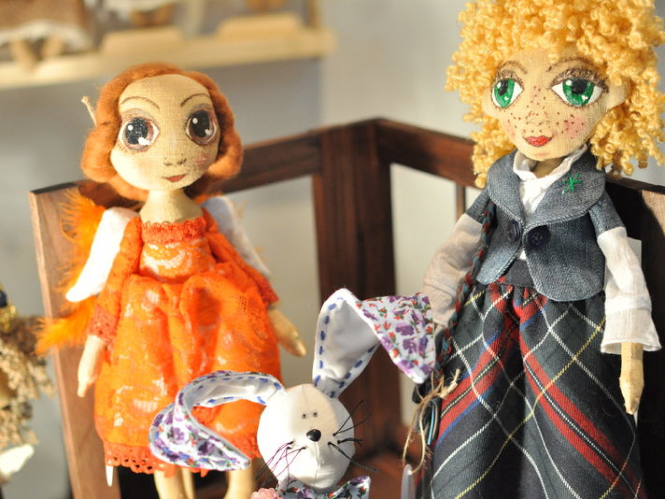 В Киеве проходит выставка бижутерии и кукол