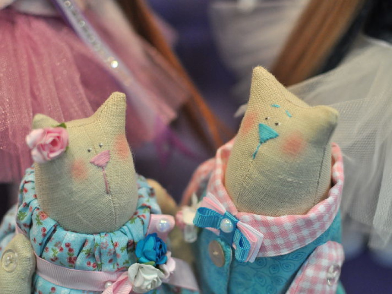 В Киеве проходит выставка бижутерии и кукол