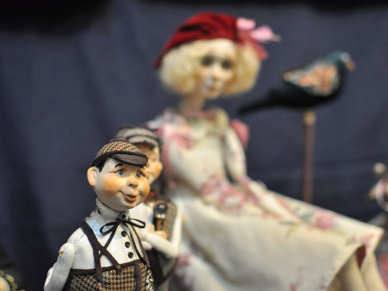 В Киеве проходит выставка бижутерии и кукол