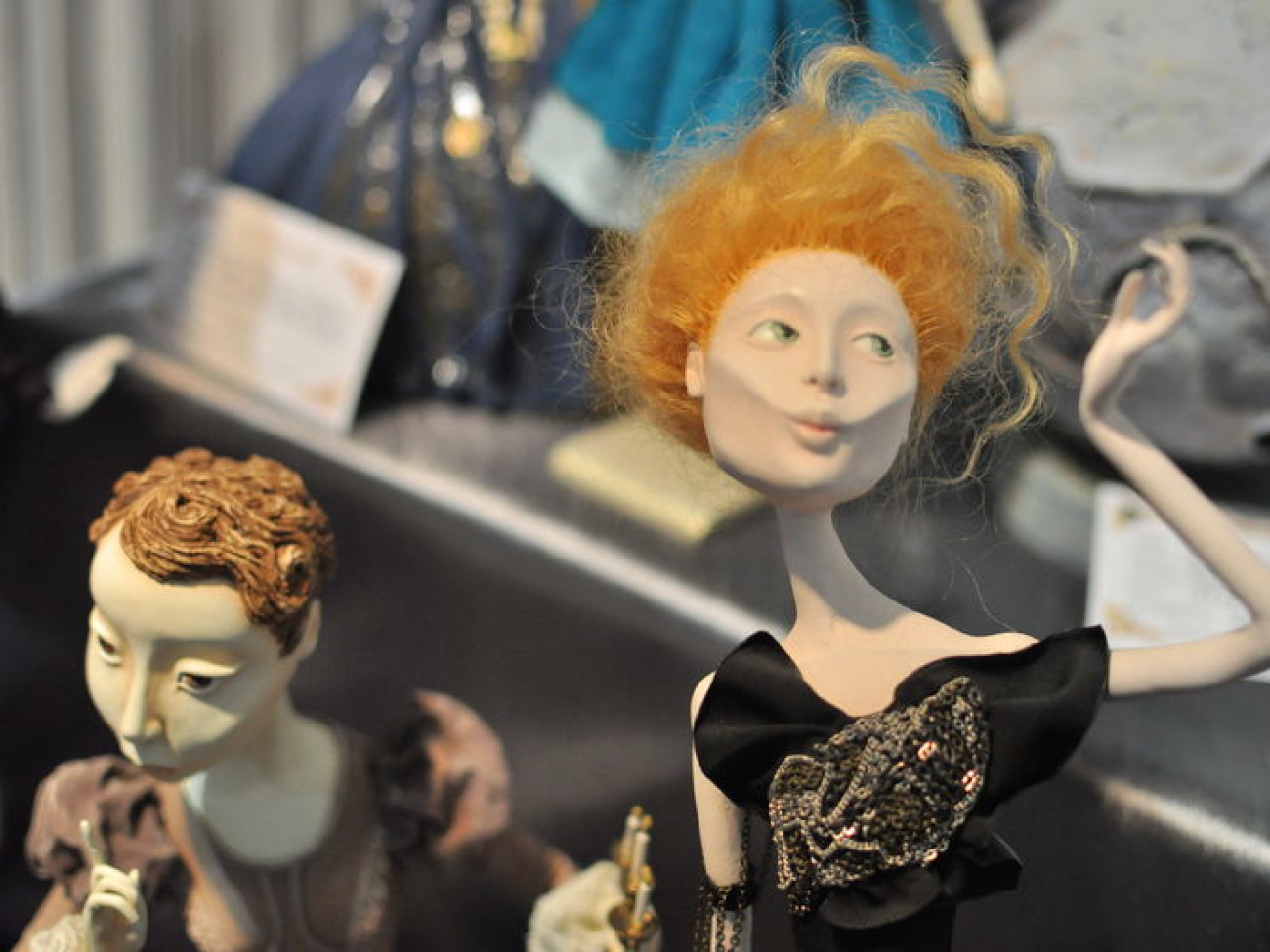 В Киеве проходит выставка бижутерии и кукол