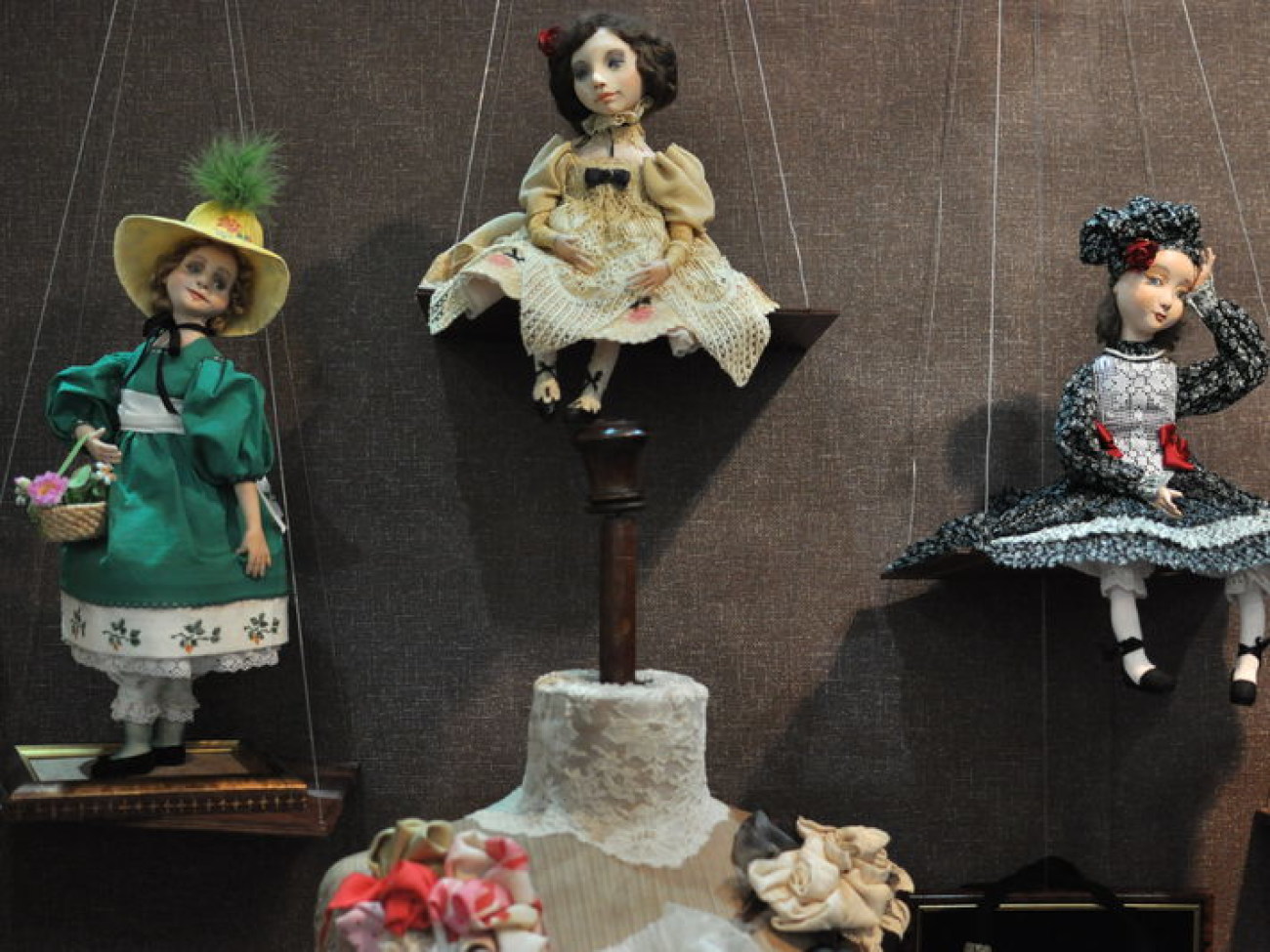 В Киеве проходит выставка бижутерии и кукол