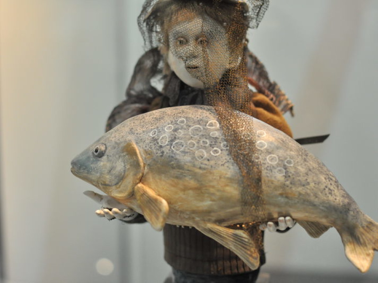 В Киеве проходит выставка бижутерии и кукол