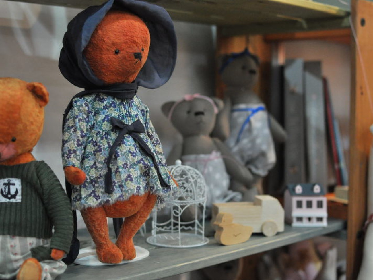 В Киеве проходит выставка бижутерии и кукол