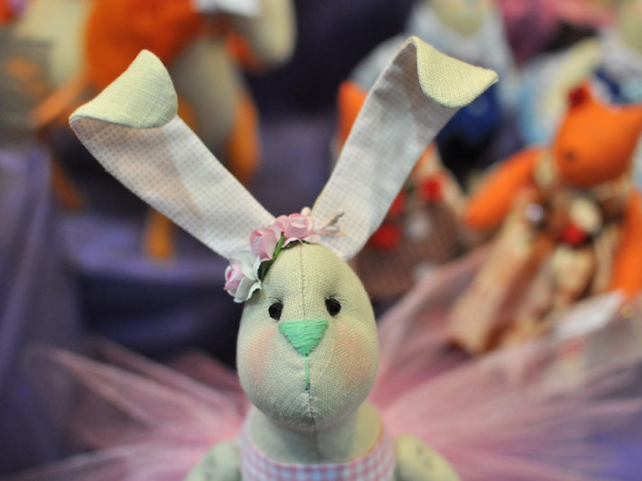 В Киеве проходит выставка бижутерии и кукол