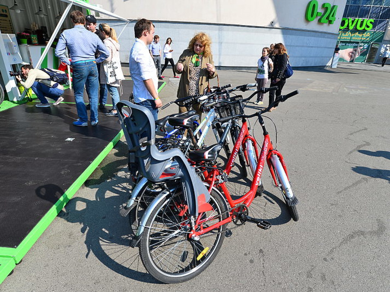В Киеве открылся велопаркинг