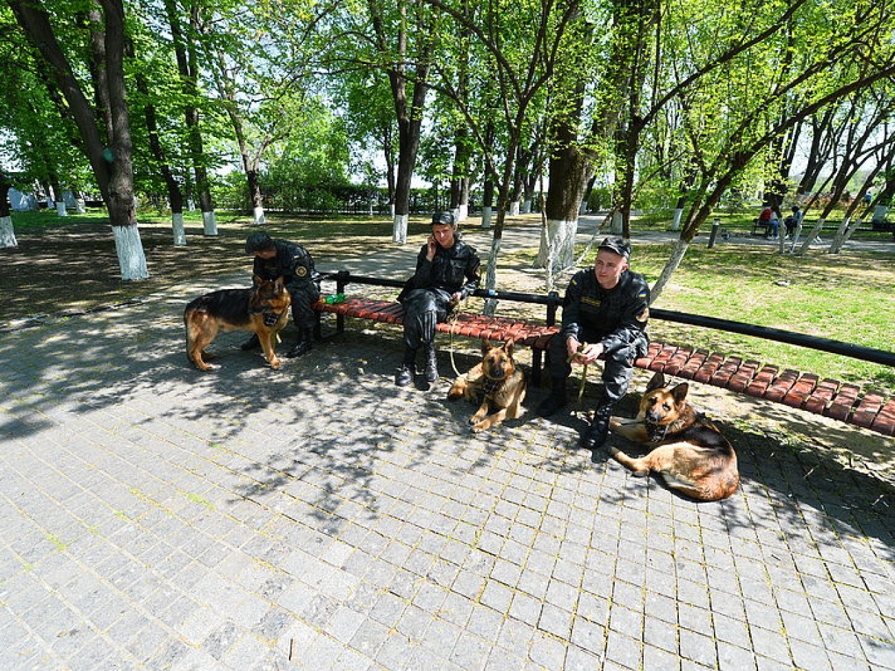 Мороженое, песни и милиция на лавочках: 1 Мая в центре Киева прошло спокойно