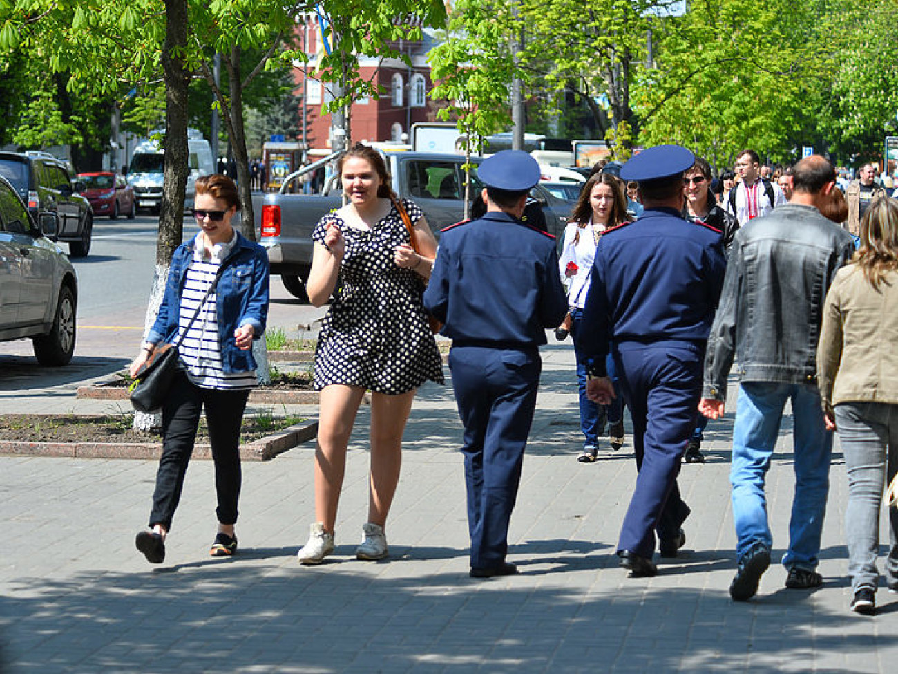 Мороженое, песни и милиция на лавочках: 1 Мая в центре Киева прошло спокойно