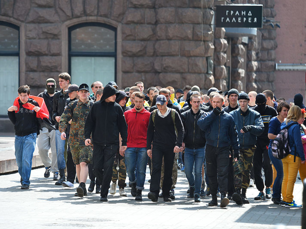 Мороженое, песни и милиция на лавочках: 1 Мая в центре Киева прошло спокойно