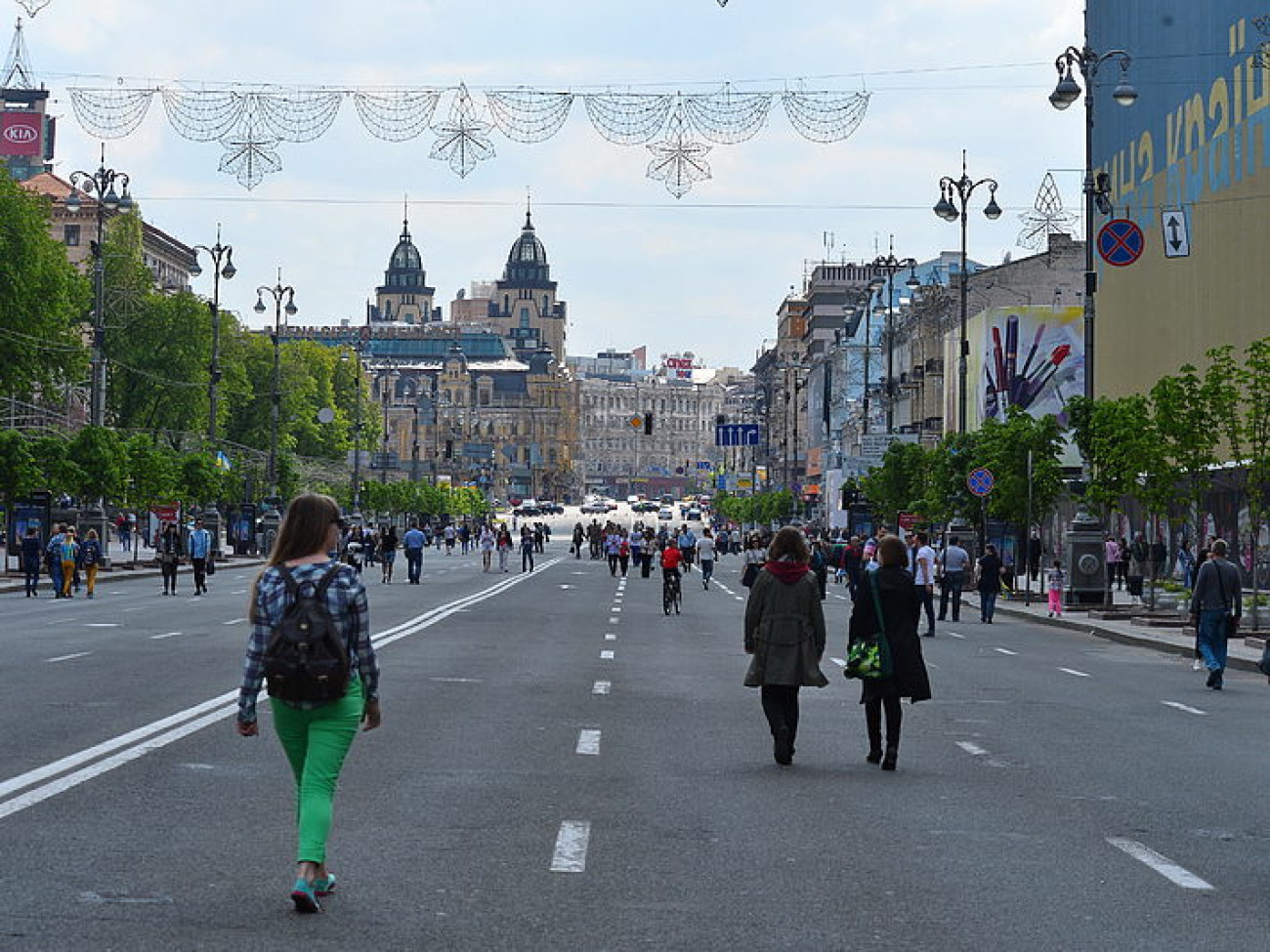 Мороженое, песни и милиция на лавочках: 1 Мая в центре Киева прошло спокойно