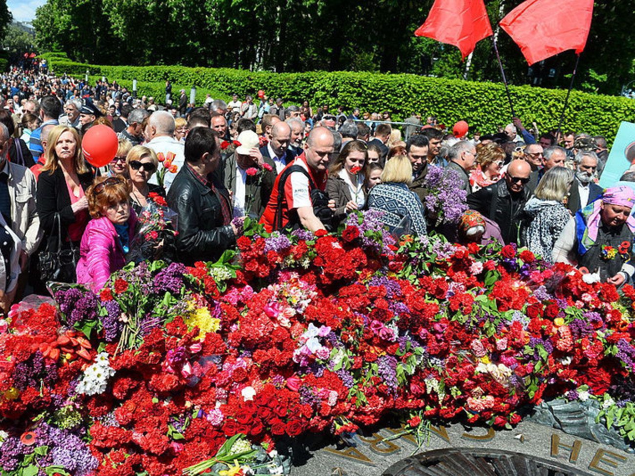 Украинские коммунисты почтили память советских воинов