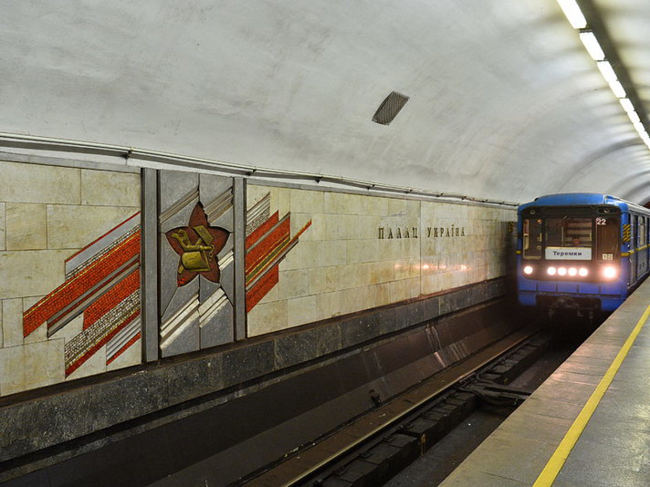 Киевское метро лишится не только звезд, но и &#171;Мира&#187;, &#171;Равенства&#187;, &#171;Братства&#187;, 18 мая 2015 г.