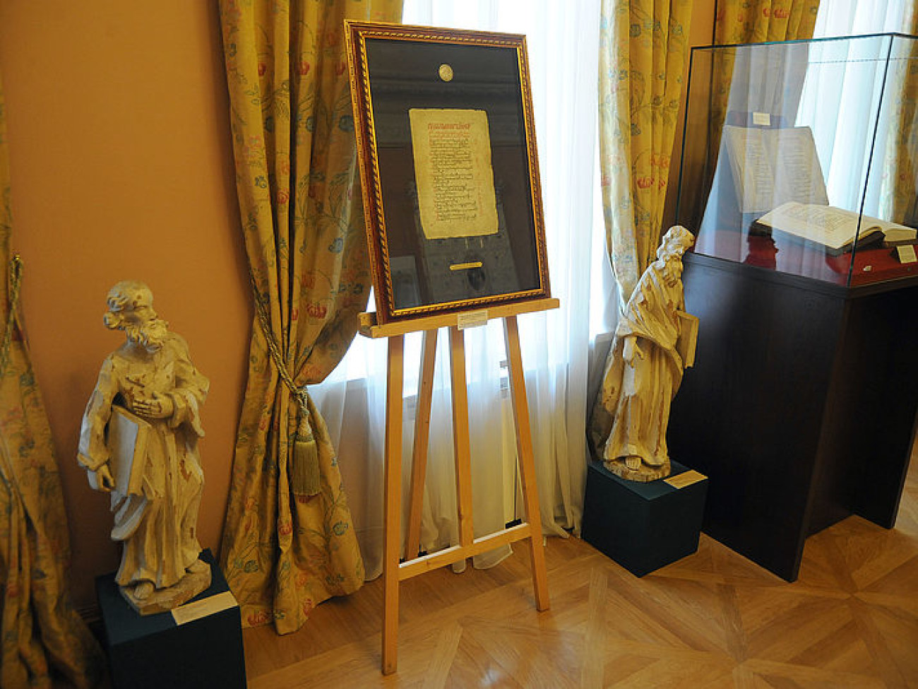 В Киеве выставлены аутентичные копии листов Луцкого и Пересопницкого Евангелия, 25 мая 2015 г.
