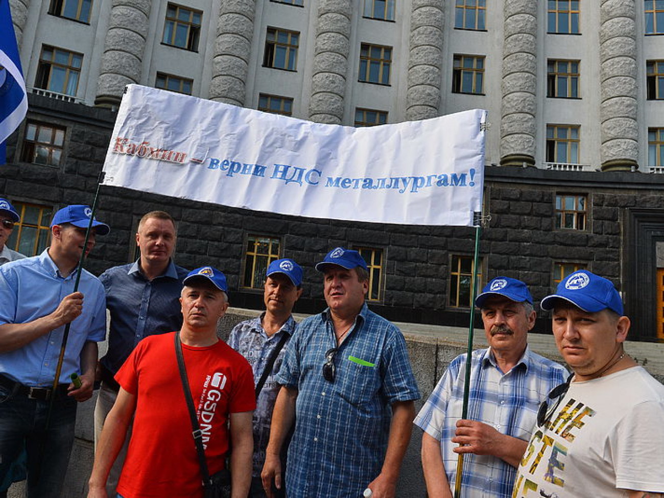 Профсоюзы и больные СПИДом пикетировали Яценюка, 27 мая 2015 г.