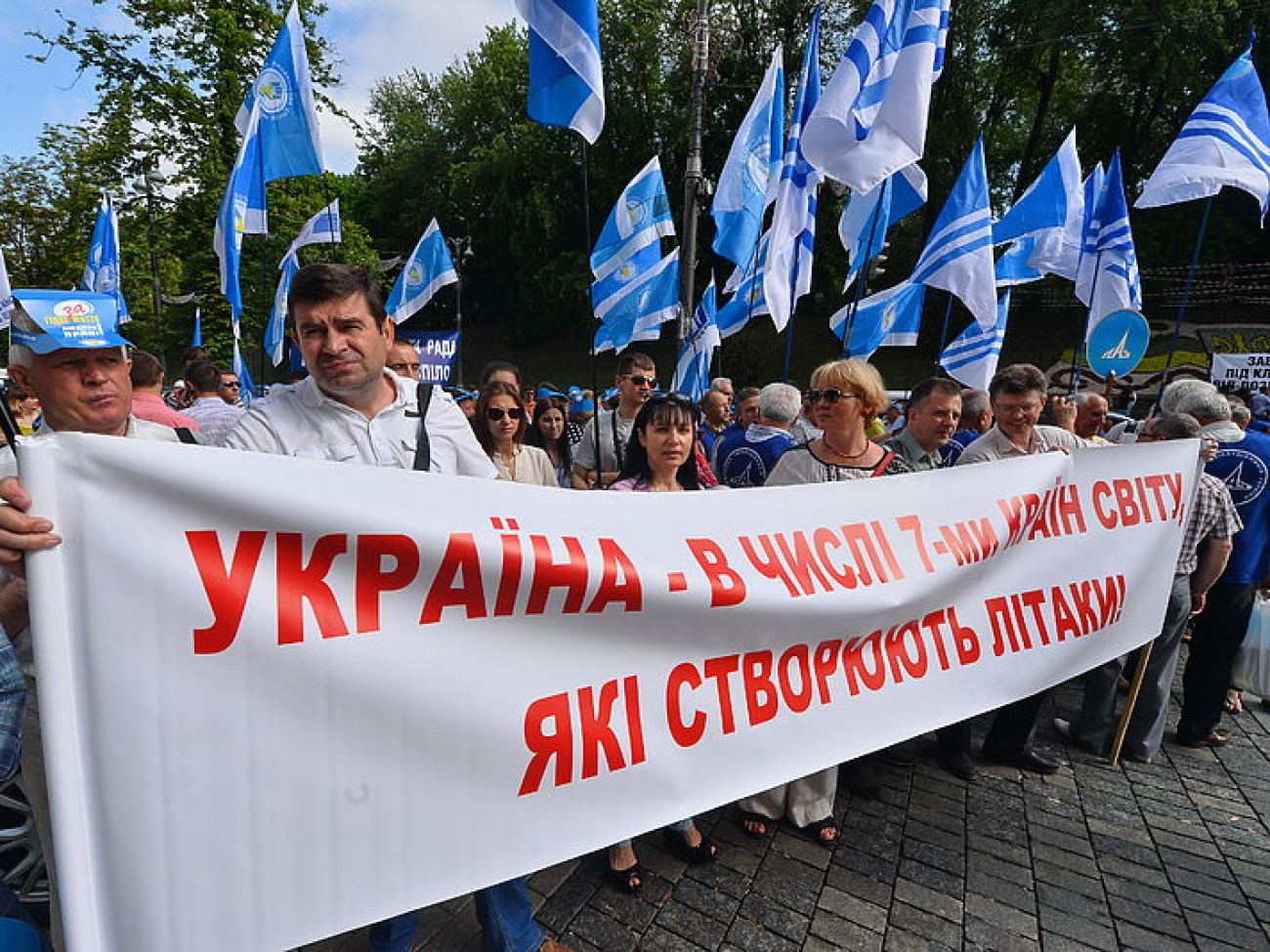 Профсоюзы и больные СПИДом пикетировали Яценюка, 27 мая 2015 г.