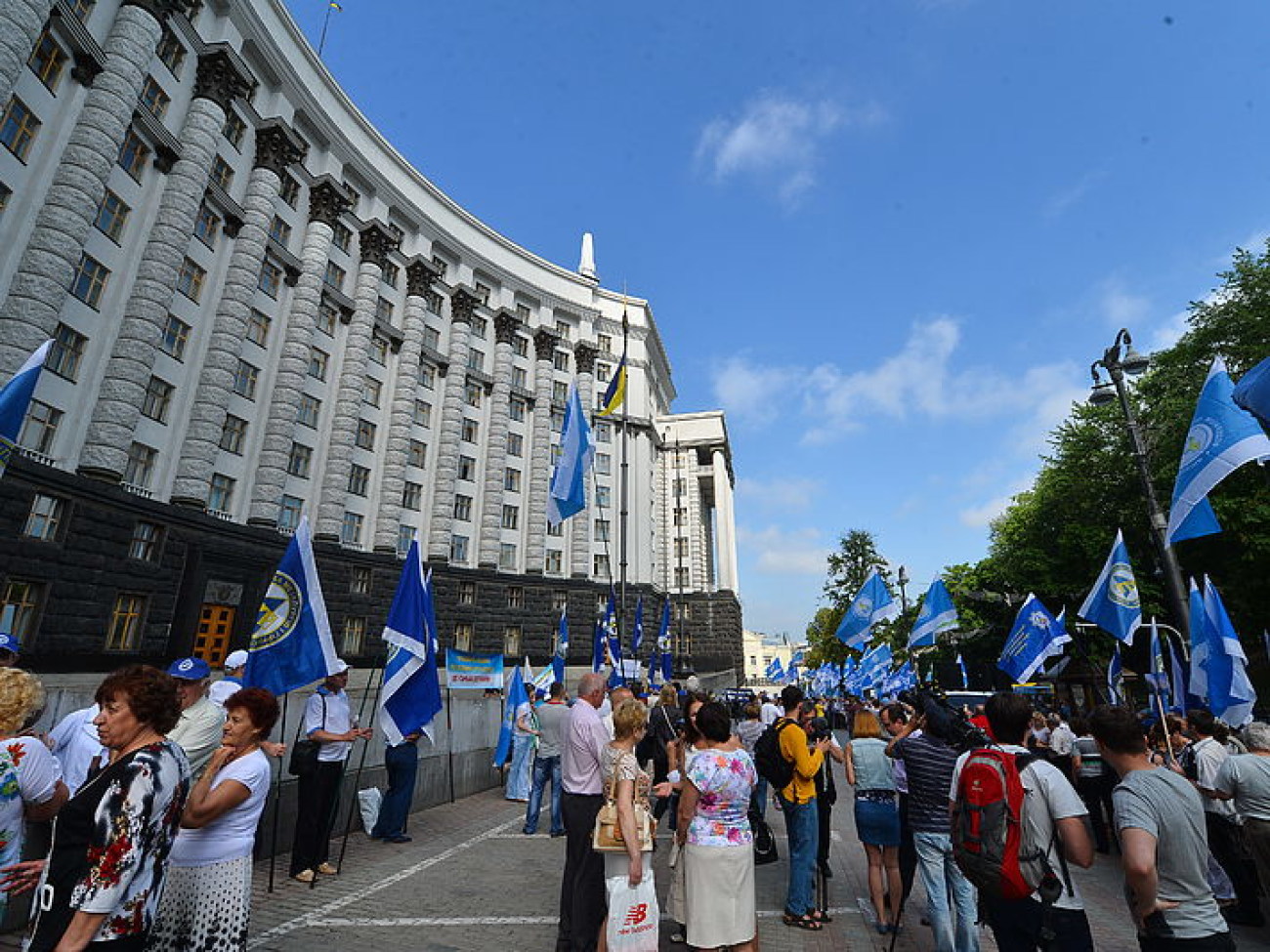 Профсоюзы и больные СПИДом пикетировали Яценюка, 27 мая 2015 г.