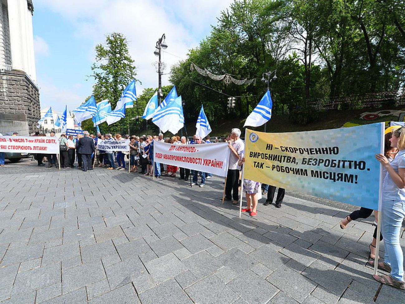 Профсоюзы и больные СПИДом пикетировали Яценюка, 27 мая 2015 г.