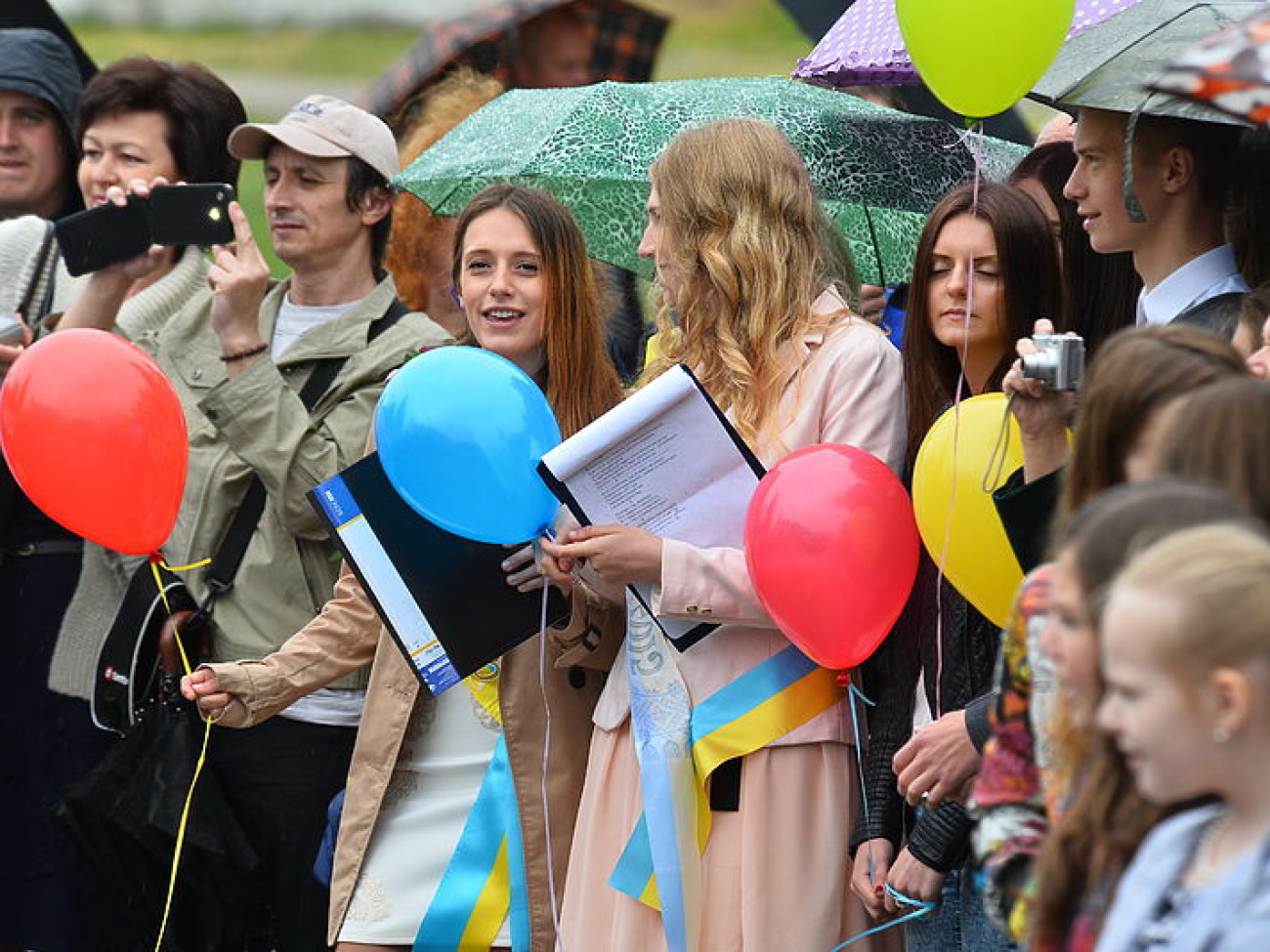 В украинских школах прозвучал Последний звонок, 29 мая 2015 г.