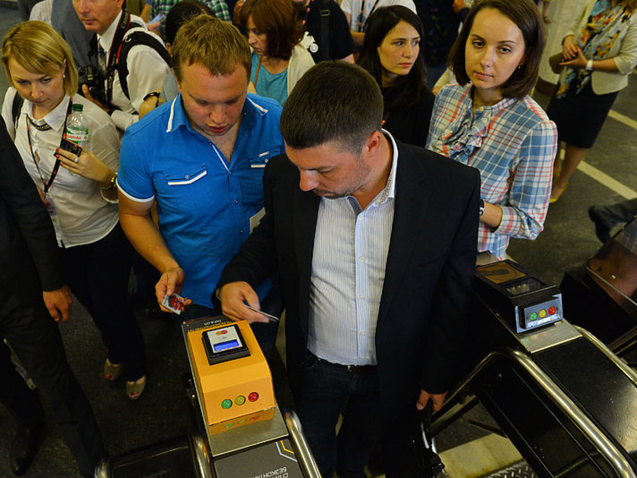 В киевском метро можно рассчитаться банковской карточкой, но не всякой