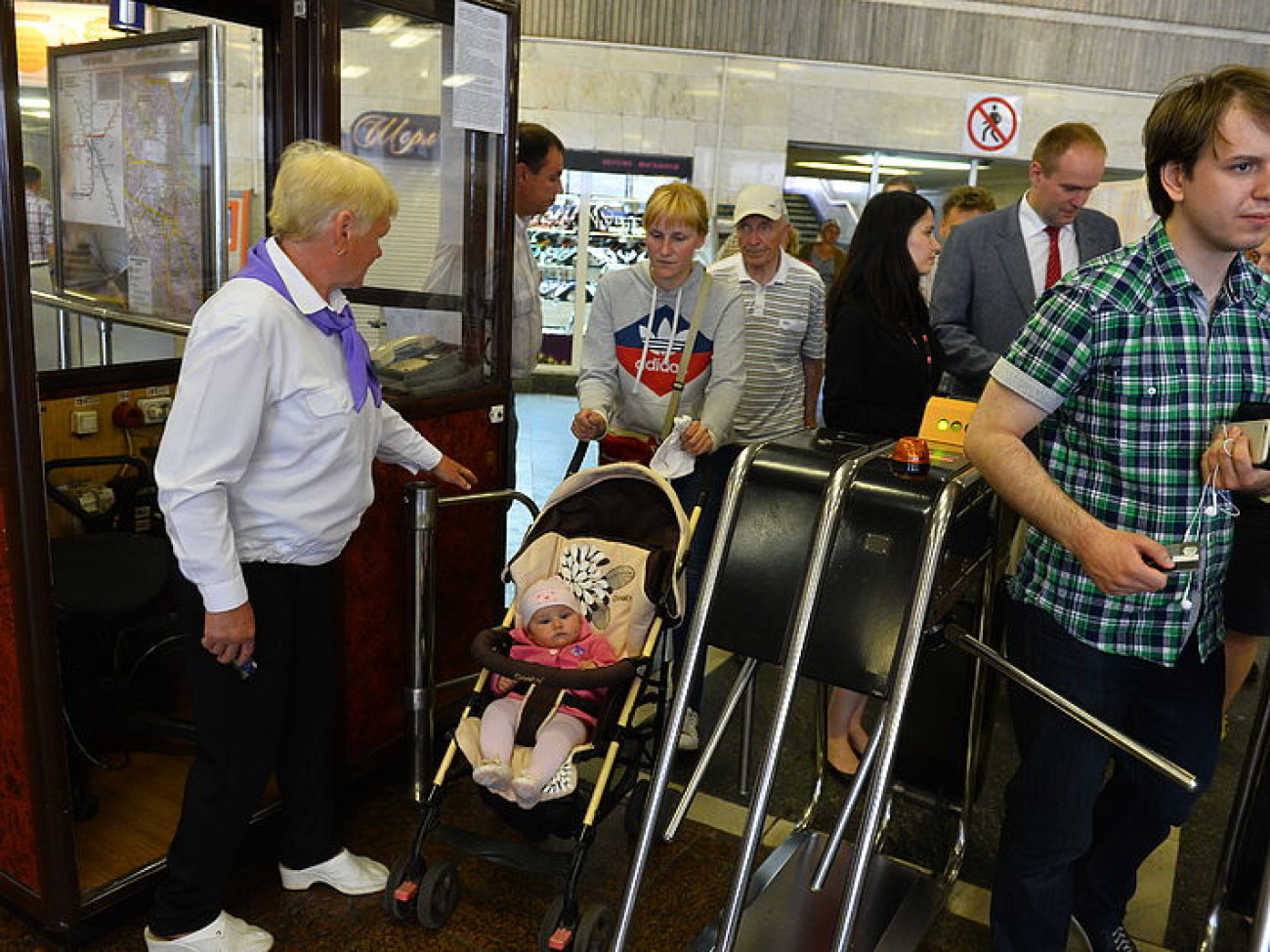 В киевском метро можно рассчитаться банковской карточкой, но не всякой