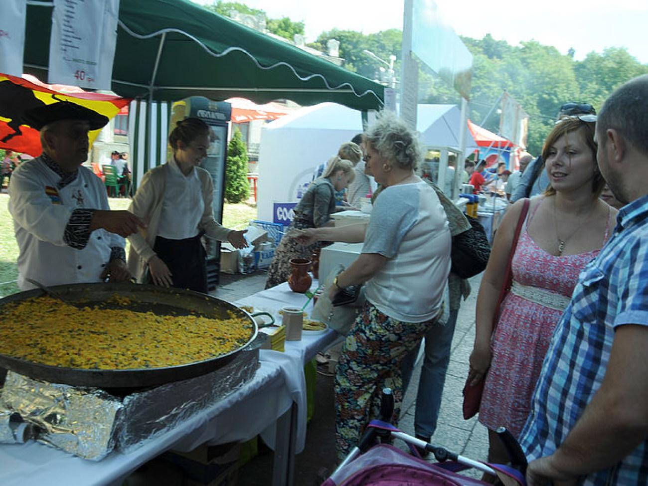 В Киеве проходит фестиваль международной кухни и творчества СМАЧНОFEST