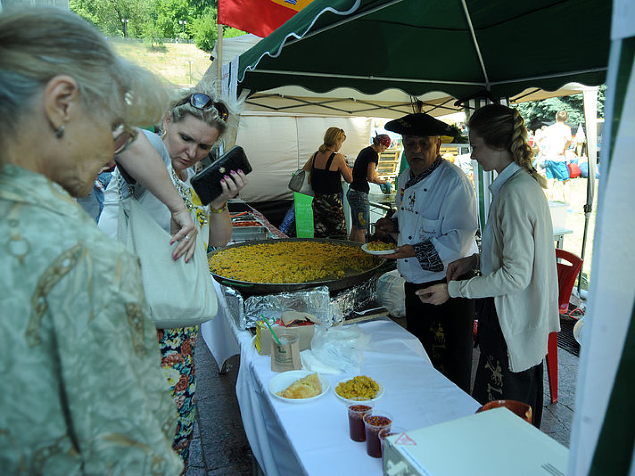 В Киеве проходит фестиваль международной кухни и творчества СМАЧНОFEST