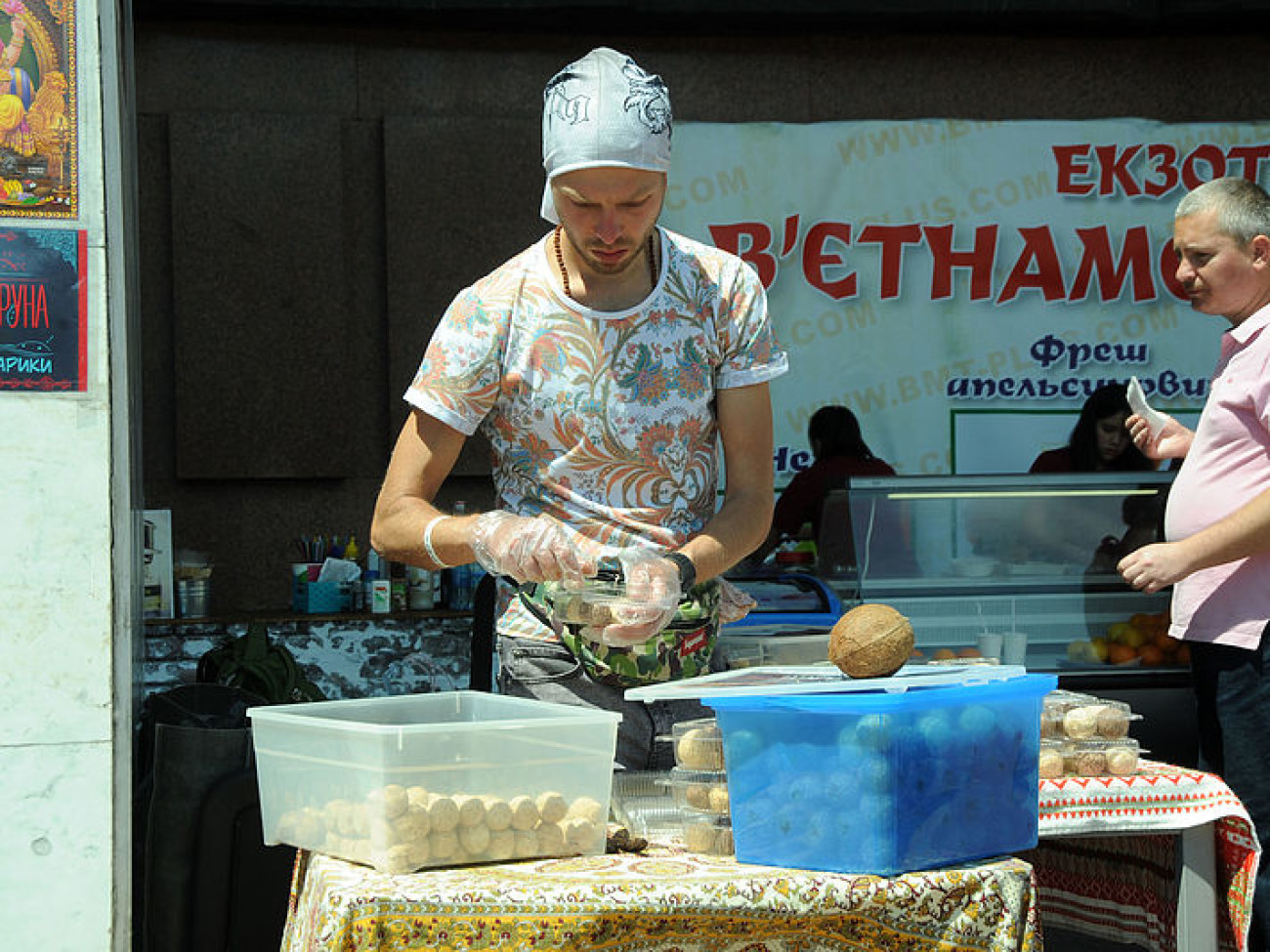 В Киеве проходит фестиваль международной кухни и творчества СМАЧНОFEST