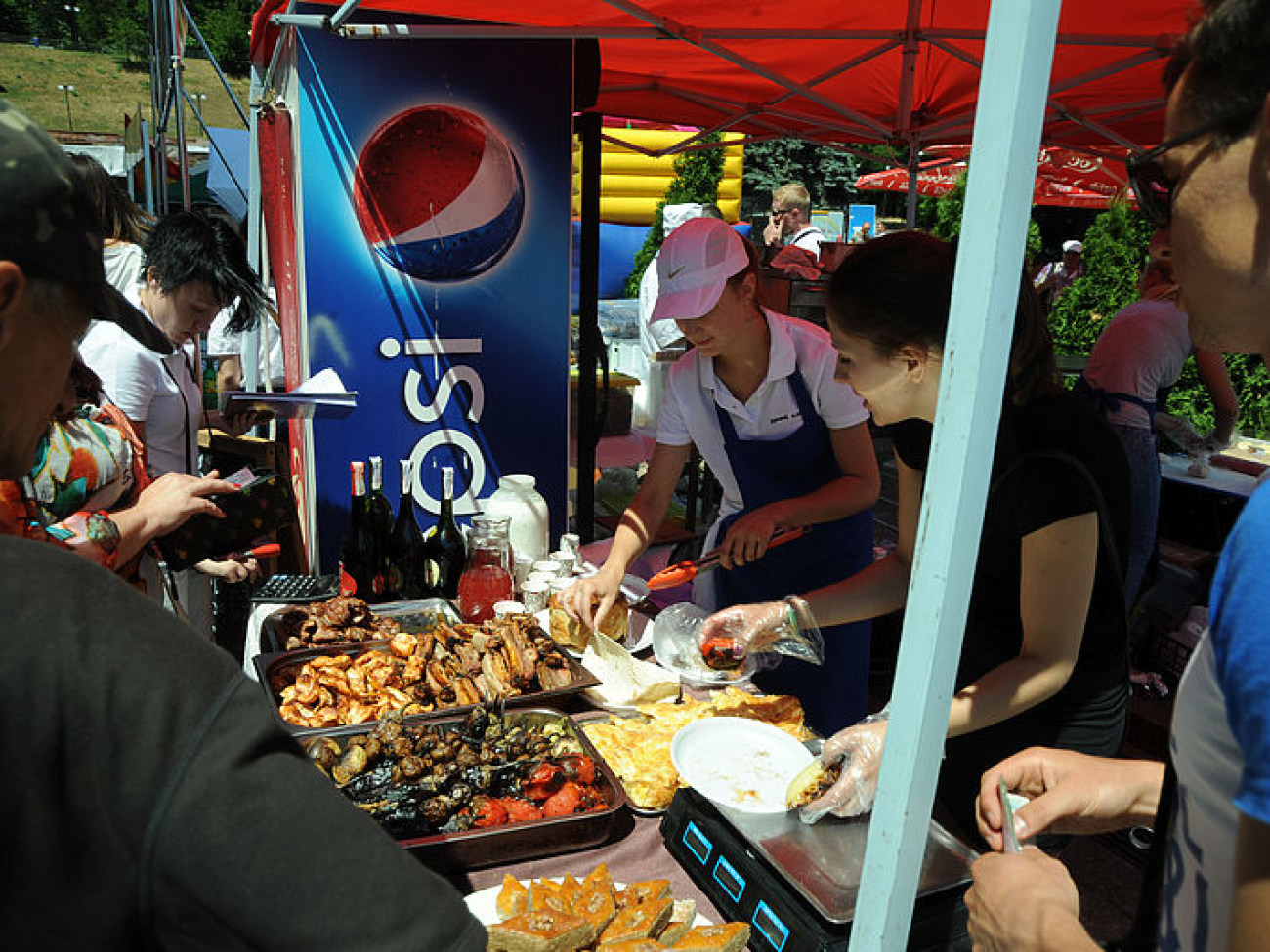 В Киеве проходит фестиваль международной кухни и творчества СМАЧНОFEST