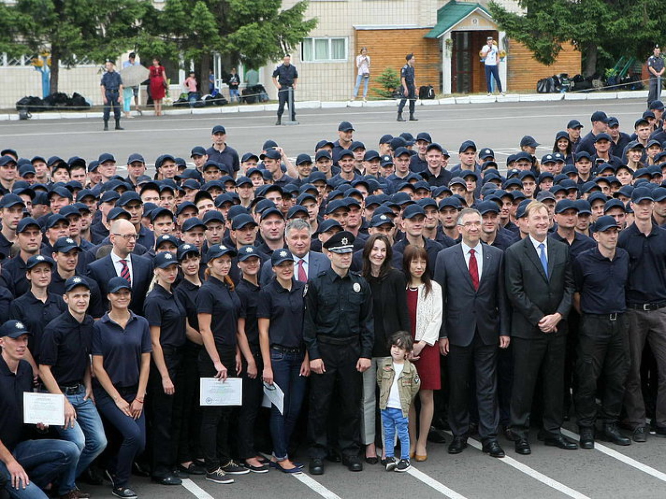 Выпускники украинской полицейской академии завтра выйдут на улицы