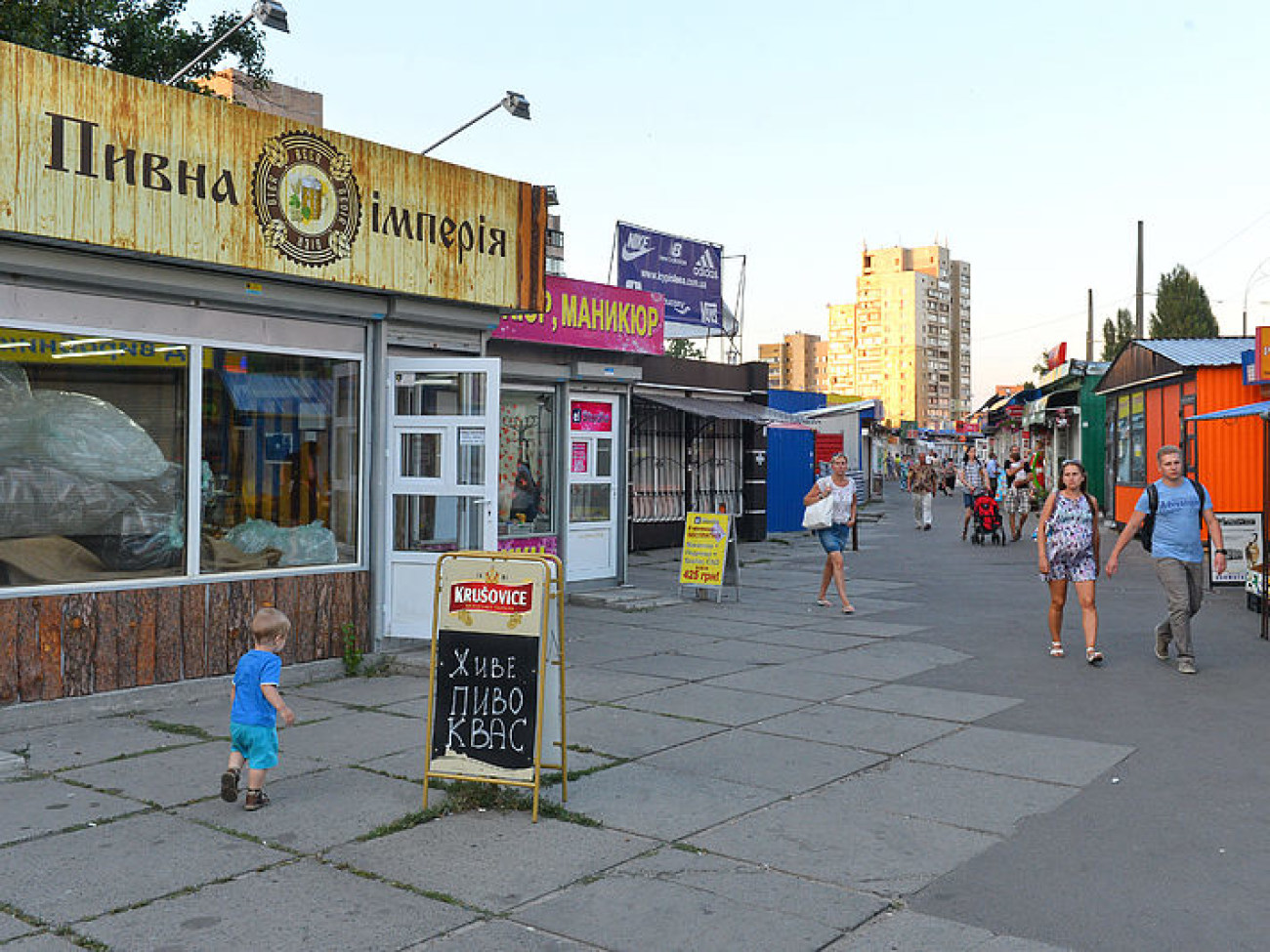 В киосках Киева продолжают продавать пиво, пренебрегая законодательными нововведениями
