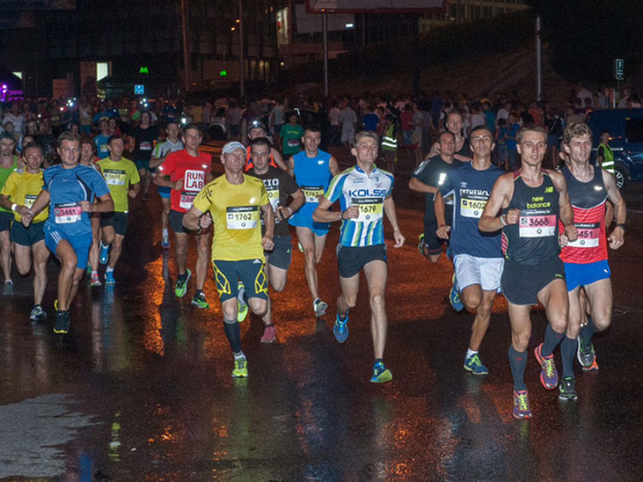 В Киеве состоялось спортивное шоу &#8212; ночной забег Samsung Galaxy S6 Night Run