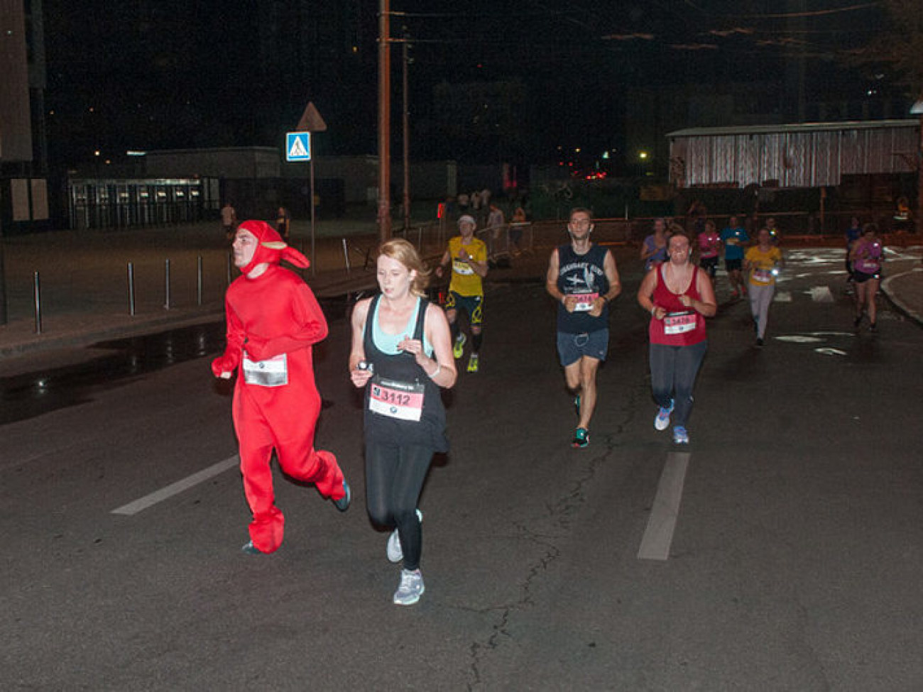 В Киеве состоялось спортивное шоу &#8212; ночной забег Samsung Galaxy S6 Night Run