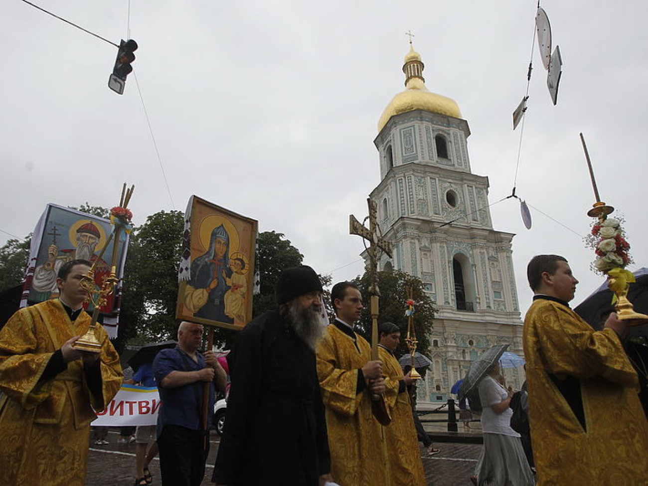 Крестный ход к памятнику Святому Князю Владимиру